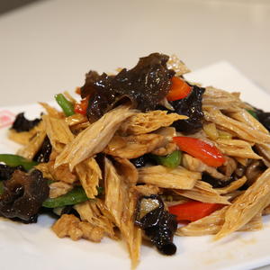 腐竹木耳炒肉-香哈名厨课视频