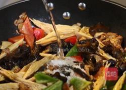 腐竹木耳炒肉的做法图解11