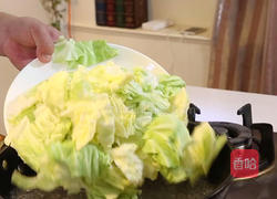 锅炝圆白菜的做法图解2