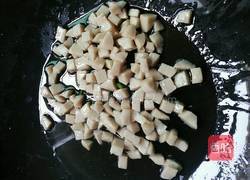 花生白合肉丁的做法图解2