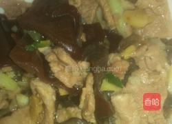 木耳炒肉片的做法图解1