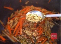 牛蒡胡萝卜丝炒肉丁的做法图解5