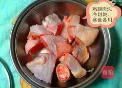 Illustration of how to braise chicken legs in a low-power electric cooker 1