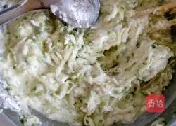 Illustration of how to make shredded radish egg cake 3