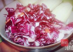 紫甘蓝沙拉的做法图解1