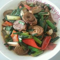 蒜苗炒霉千张的做法[图]