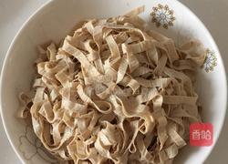 凉拌油豆腐皮的做法图解2