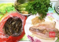 鱿鱼虾粥的做法图解1