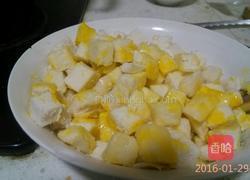 鸡蛋炒馒头块的做法图解3