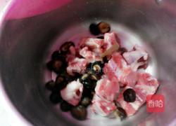 香菇排骨汤的做法图解3