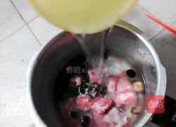 香菇排骨汤的做法图解4