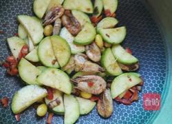 西葫芦炒仔虾的做法图解5