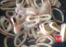 爆炒鱿鱼圈的做法图解1