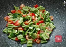 青红椒玉米炒松子的做法图解8