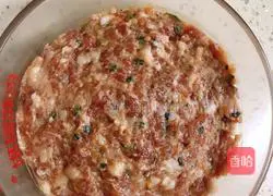 Illustration of how to make chicken soup wontons 1