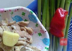 大蒜炒肥肠的做法图解1