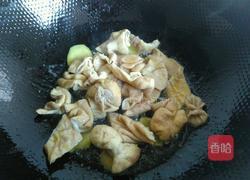 大蒜炒肥肠的做法图解4