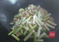 大蒜炒肥肠的做法图解5