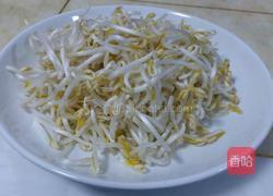豆芽烩韭菜的做法图解1