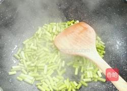 蒜苗红萝卜炒肉的做法图解3