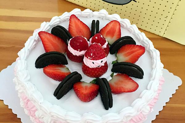 8寸草莓奶油蛋糕