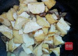 油豆腐炒蒜苗的做法图解3