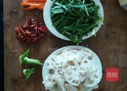 韭菜炒藕的做法图解1