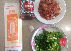 瘦肉热面汤的做法图解1