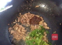 瘦肉热面汤的做法图解3