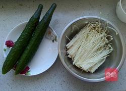 黄瓜拌金针菇的做法图解1