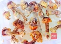 松茸莲子柴鸡汤的做法图解1