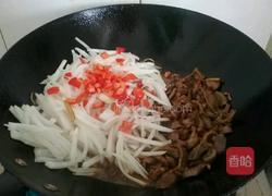 酸萝卜炒鸡肾的做法图解4