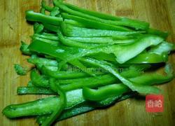 青椒胡萝卜丝炒肉的做法图解2