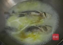 白菜鱼汤的做法图解4