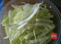 剁椒炒白菜干肉丝的做法图解2