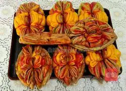 Illustration of how to make colorful large flower rolls 17