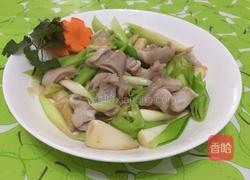 蒜苗炒龙胆石斑鱼肚的做法图解8