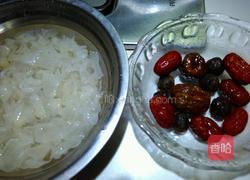 双枣桂圆银耳汤的做法图解3