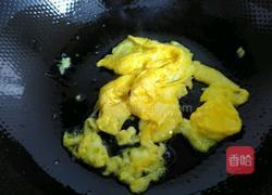 香肠鸡蛋炒饭的做法图解3