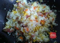 香肠鸡蛋炒饭的做法图解7