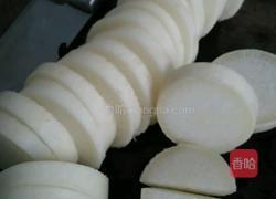 骨头煮萝卜的做法图解2