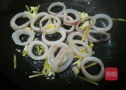 辣椒炒鱿鱼圈的做法图解6