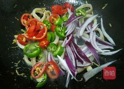 辣椒炒鱿鱼圈的做法图解7