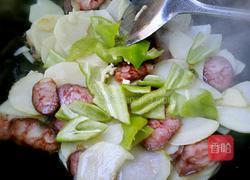 土豆片炒风干肠的做法图解7