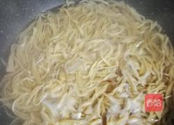 鲜肉笋干包子（今天是小年愿所有朋友一帆风顺、年年有鱼（余））。的做法图解2
