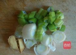 田园杂蔬骨头汤的做法图解1