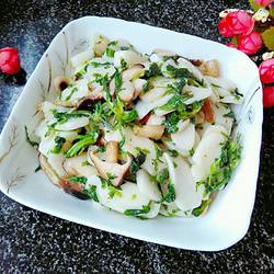 荠菜肉丝炒年糕的做法[图]