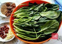 炝拌菠菜的做法图解1