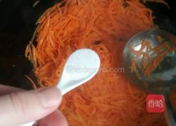 新疆美食,胡萝卜卷饼的做法图解4