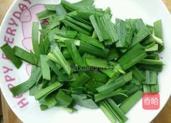 韭菜炒猪红的做法图解1